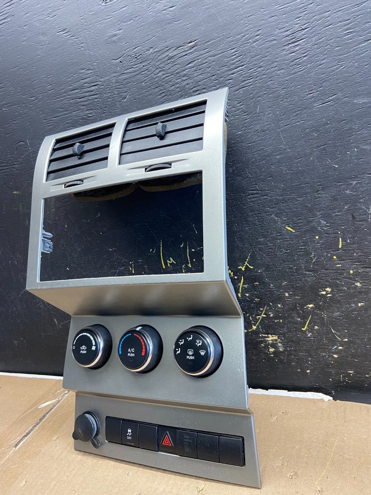 2007 to 2012 Dodge Nitro Dash Climate Temperature Control Radio Bezel ab2053 DG1