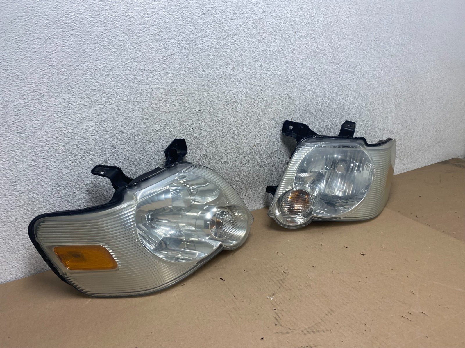 2006 2007 2008 2009 2010 Ford Explorer Left+Right Set Headlights AG5736 DW2