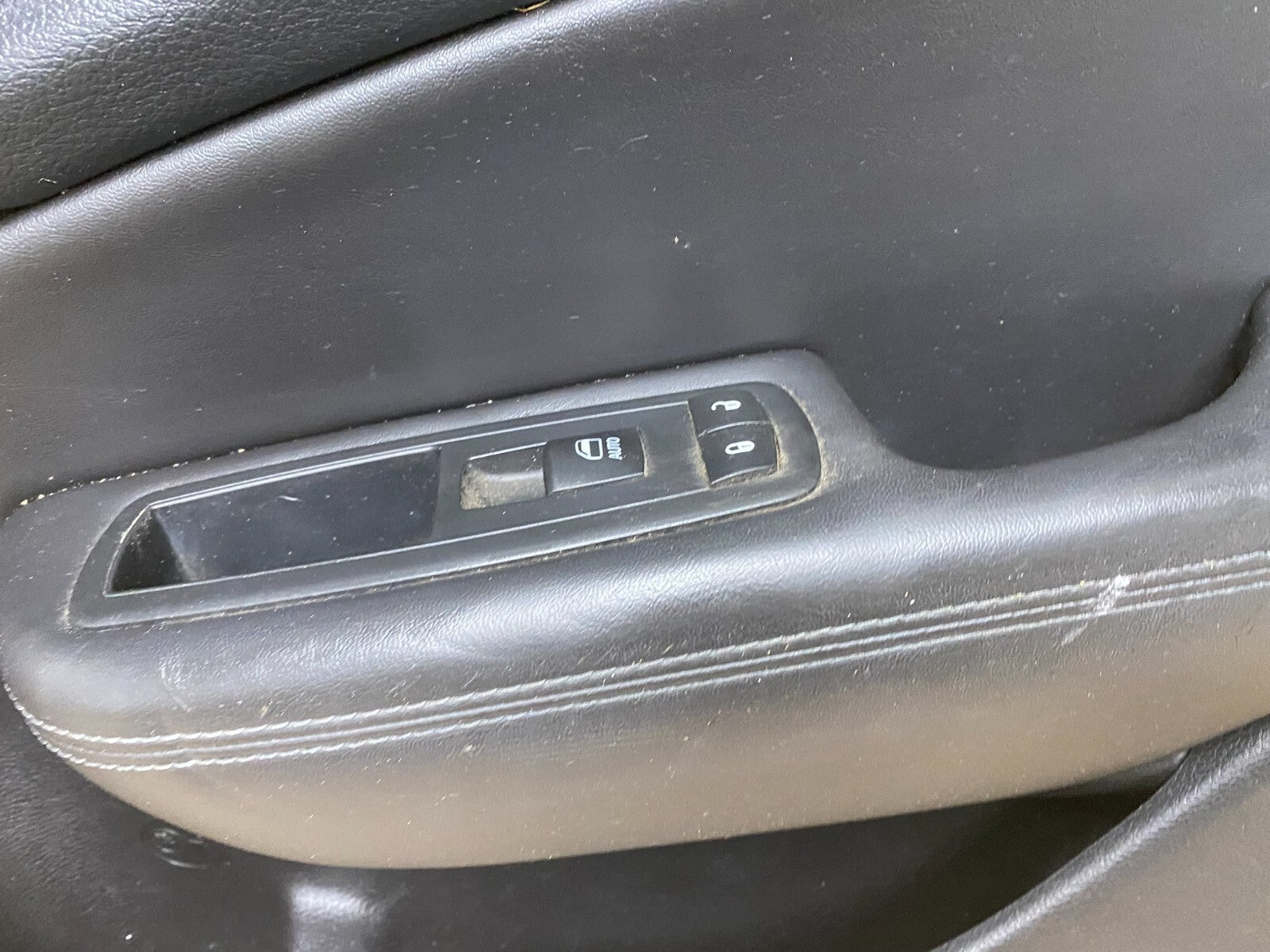 2015 to 2017 Chrysler 200 Front Right Passenger Side Door Panel OEM L6057 DG3