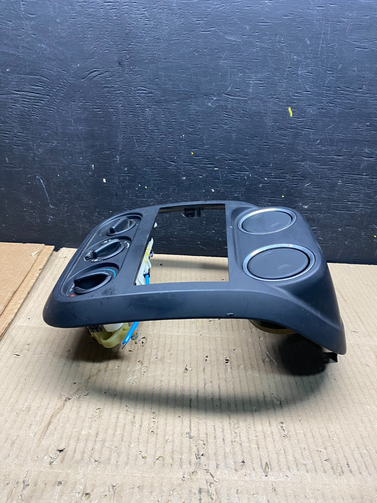 2007 to 2010 Jeep Patriot Dash Climate Temperature Control Radio Bezel OEM L06302