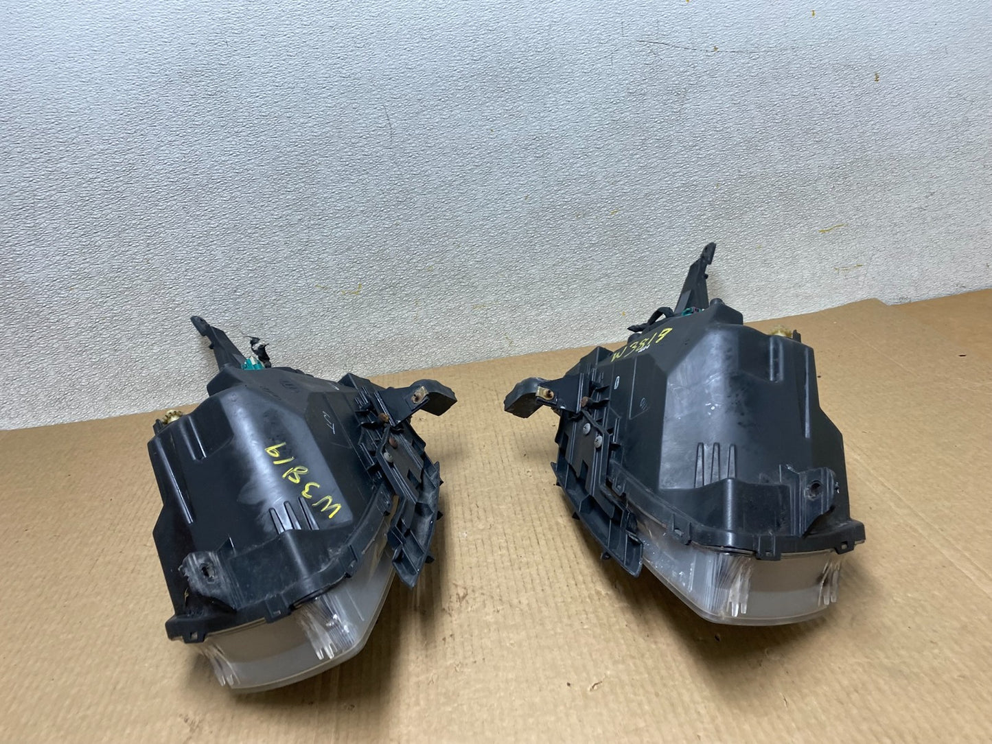 2011 to 2015 Chevrolet Cruze Halogen Left+Right Set Headlights W3819 DW14