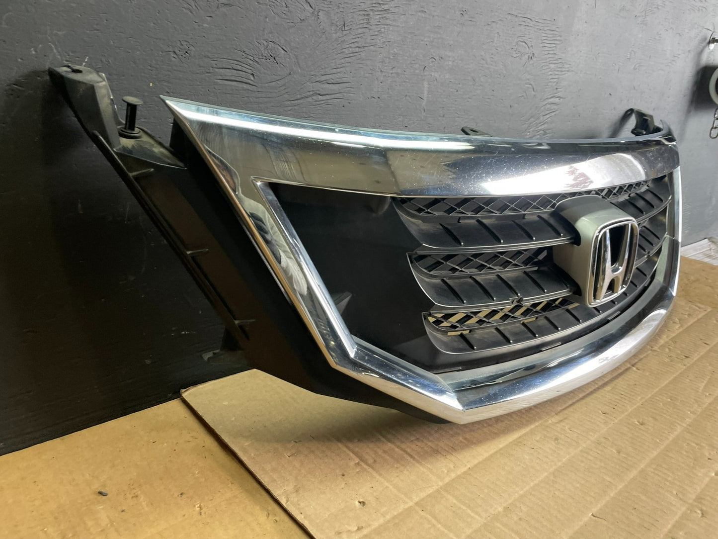 2008 2009 2010 Honda Odyssey Front Upper Grill Grille AB7664 DG2