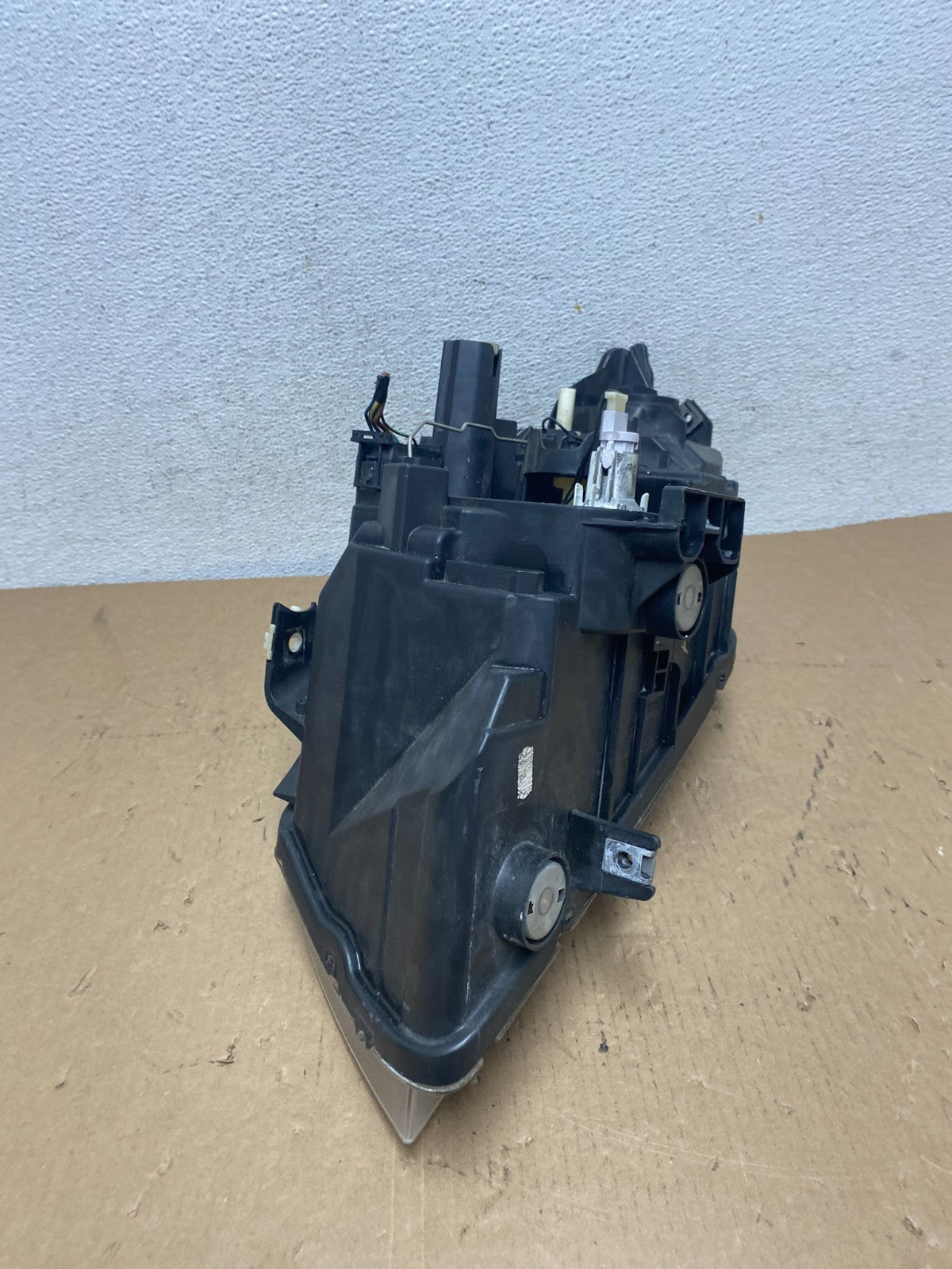 2009-2011 BMW 3 Series 328i 4/D Sedan Headlight Halogen Right Passenger AD80008