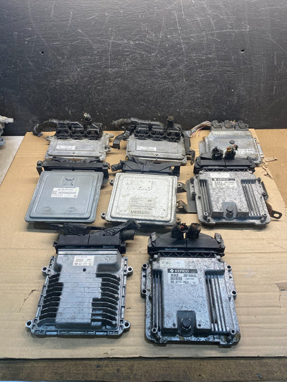Mix of 8 ECM Engine Computer Module AH98440