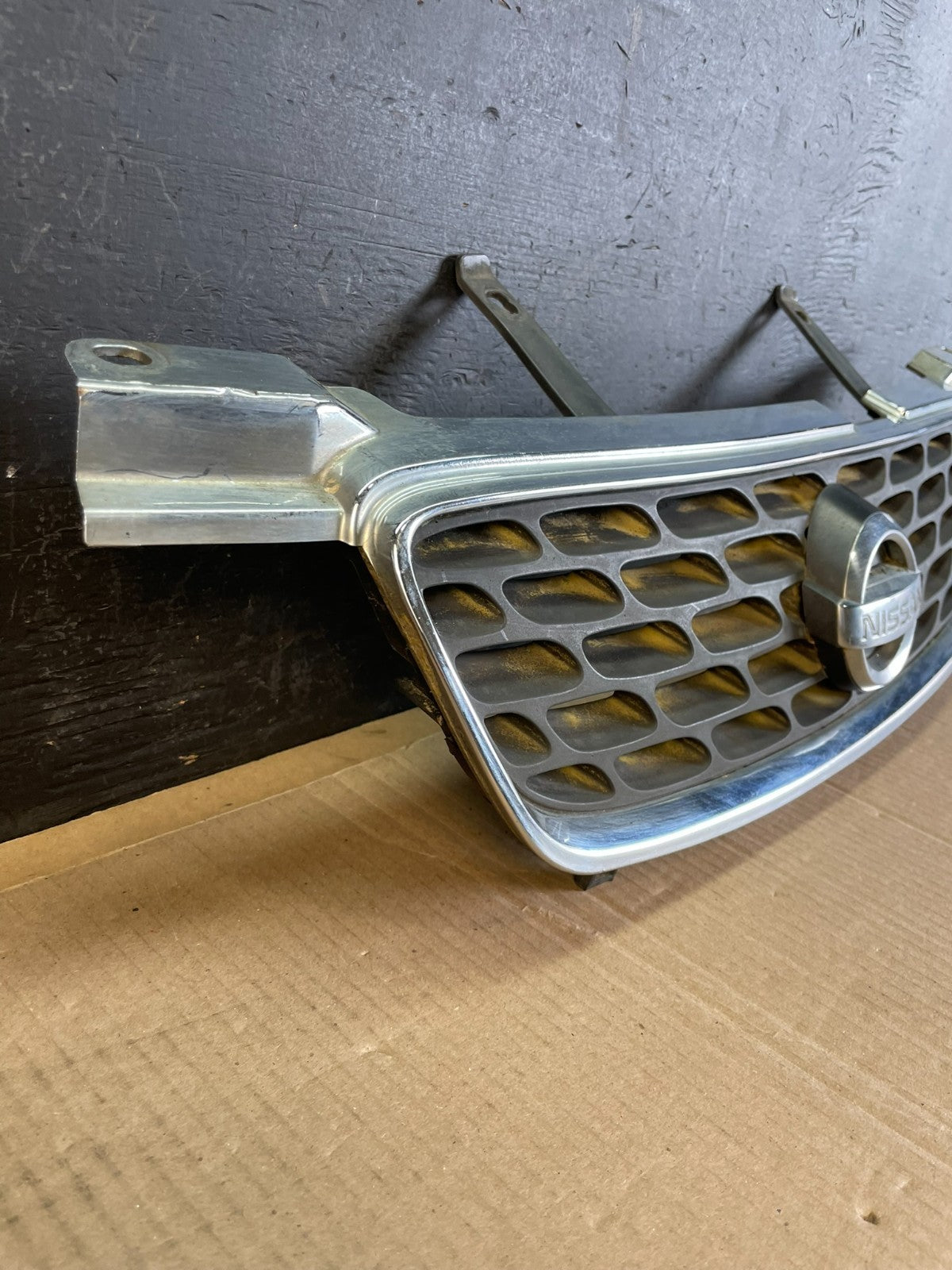 2000  to 2003 Nissan Sentra Front Upper Grill Grille OEM AC2055 DG2
