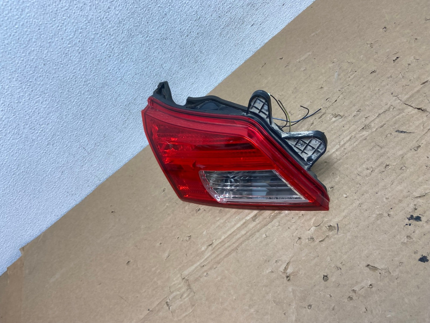 2010-2014 Subaru Outback Left Driver Lh Side Inner Tail Light AD4080 LK1