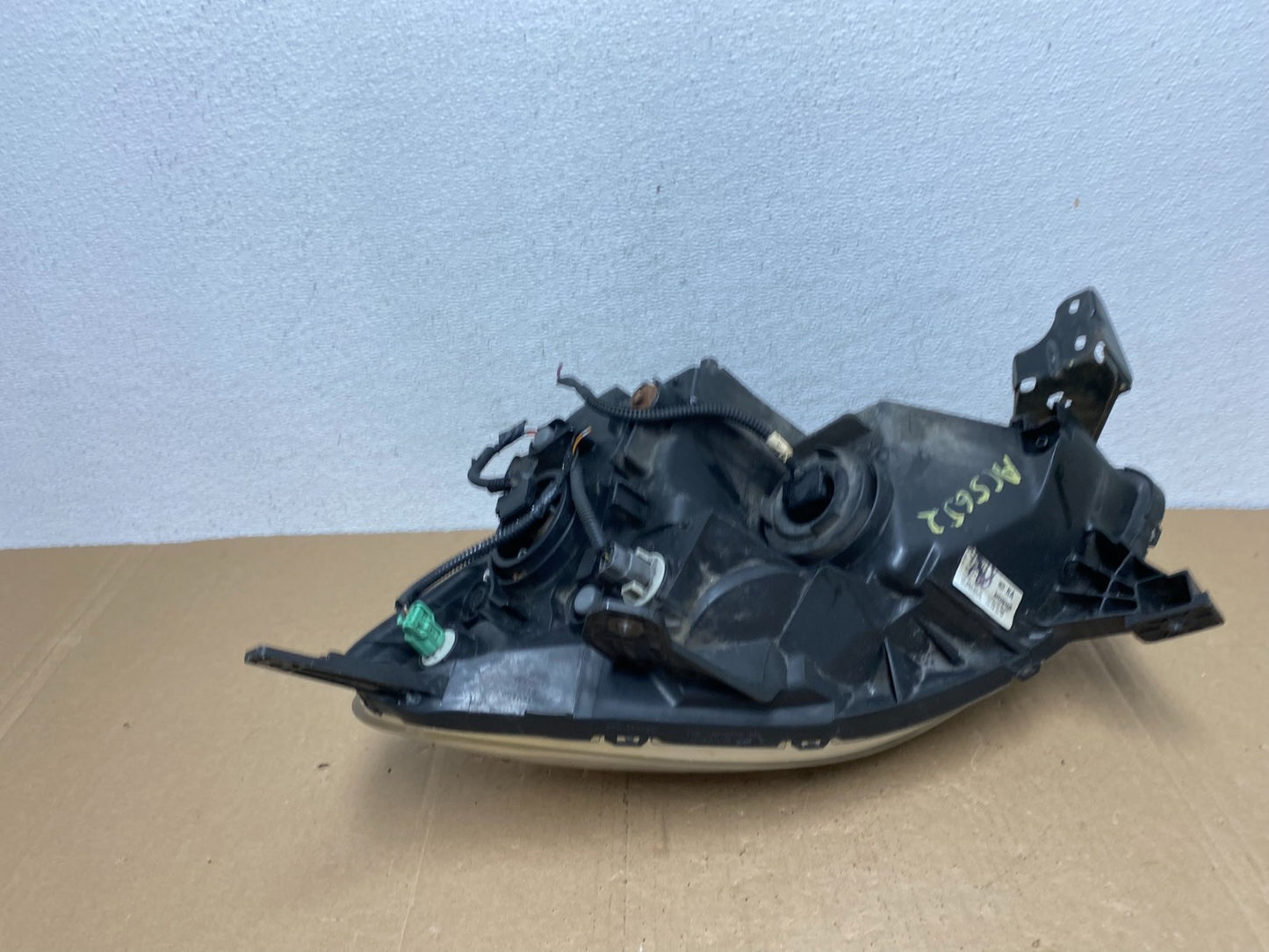 2005 -2006 Honda Crv Cr-v Halogen Headlight Right Passenger Rh AC5652 DW9