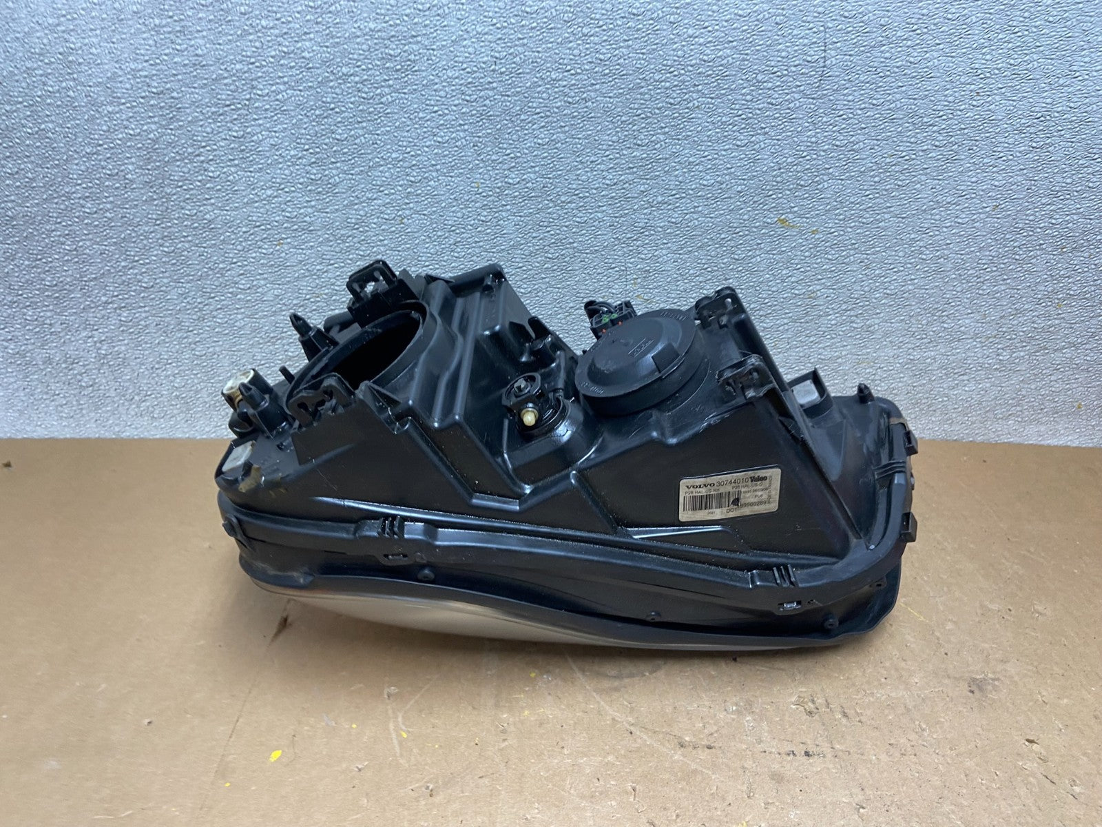 2003 to 2006 Volvo XC90 Right Passenger Rh Side Headlight Halogen Z7623 DW5