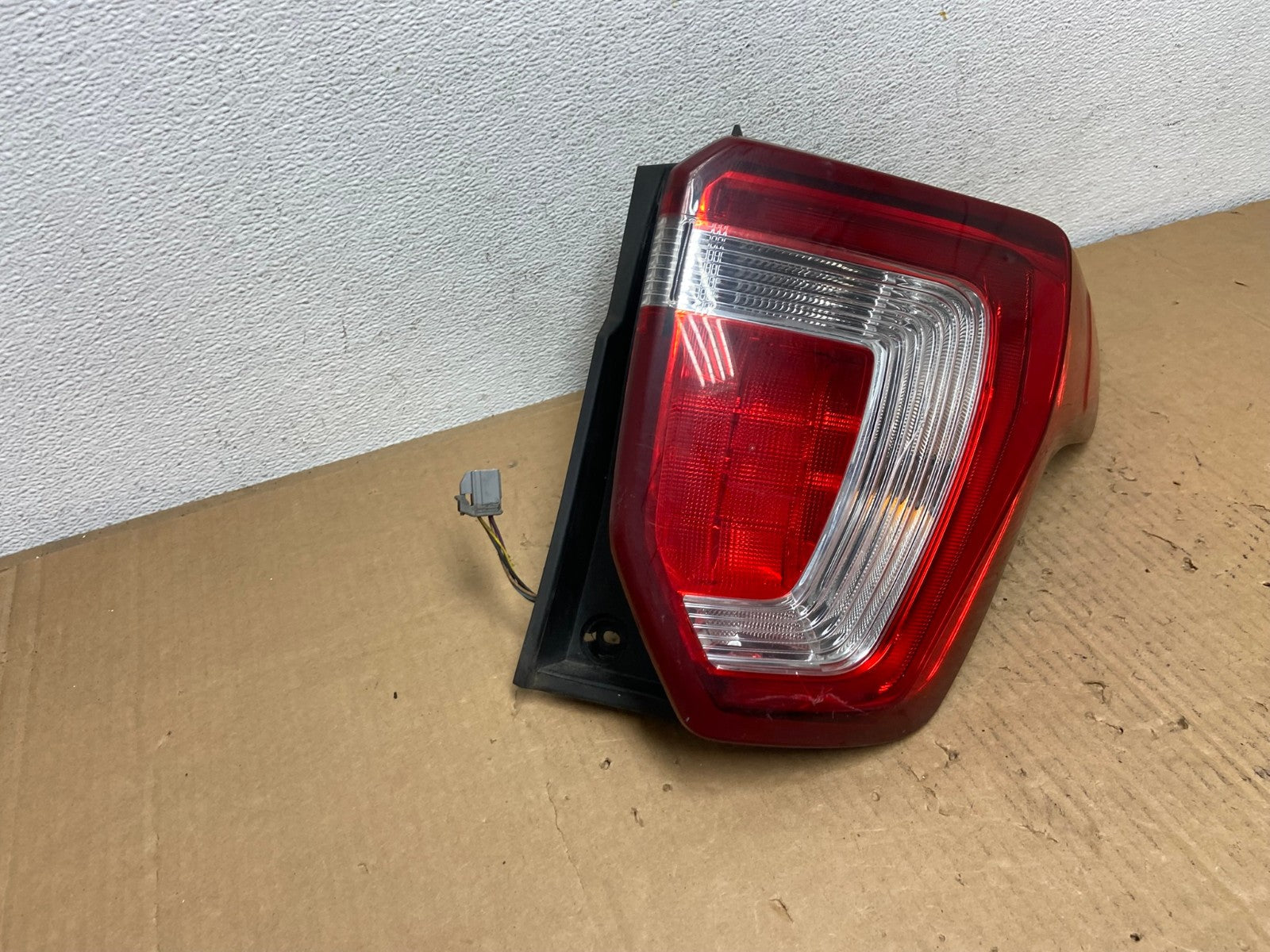 2016 -2019 Ford Explorer Right Passenger Side Rh Tail light AD1043 LK2