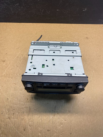 2006 - 2008 Kia Sedona Entourage Radio Stereo Receiver AM FM CD Player ac7106 DG4