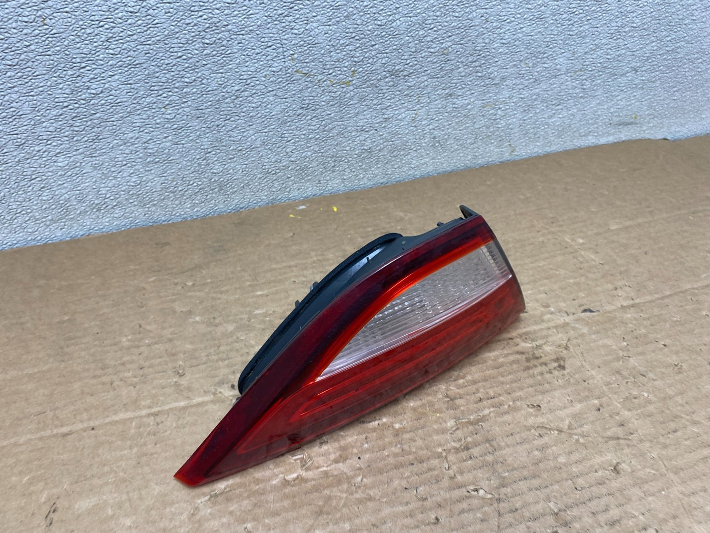 2015 to 2017 Chrysler 200 Sedan Left Driver Side Inner Tail Light Oem Z2677 DW2