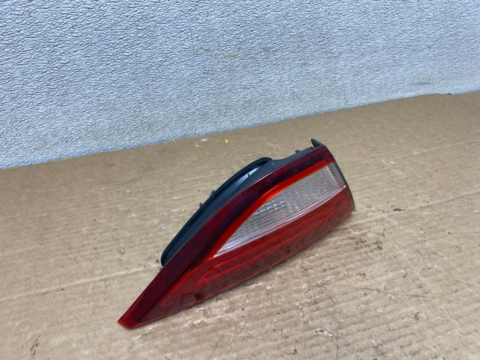 2015 to 2017 Chrysler 200 Sedan Left Driver Side Inner Tail Light Oem Z2677 DW2