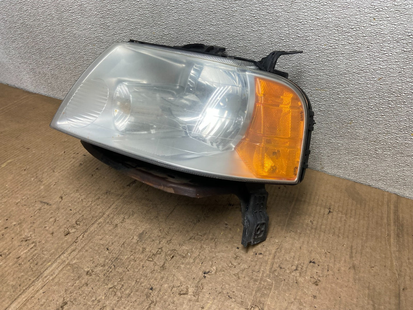 2005 - 2007 Ford Freestyle Left Driver LH Side Halogen Headlight AA8500 DW1