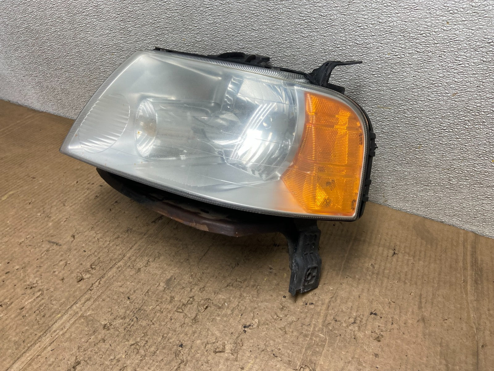 2005 - 2007 Ford Freestyle Left Driver LH Side Halogen Headlight AA8500 DW1