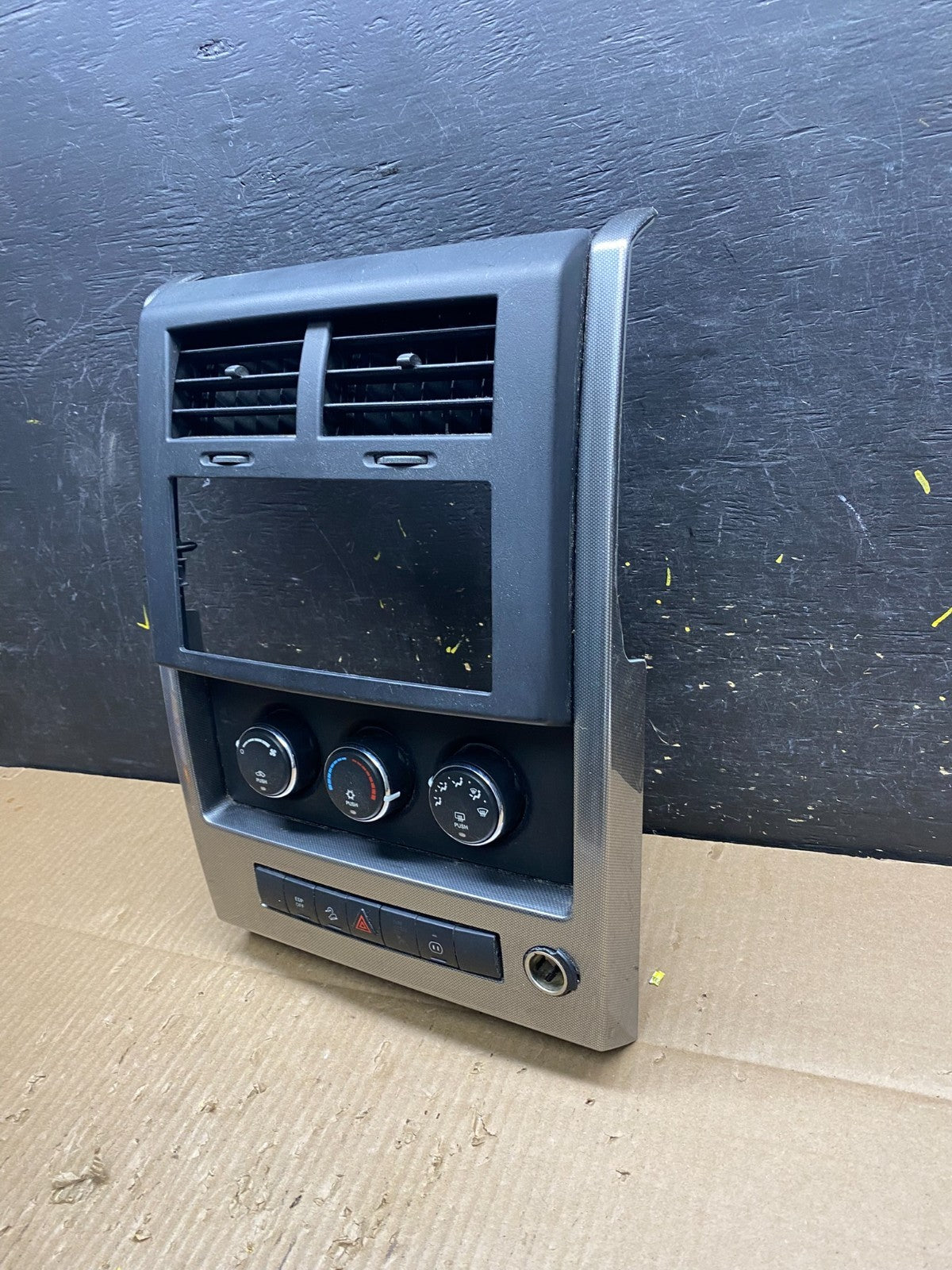 2008 to 2012 Jeep Liberty Dash Climate Temperature Control Radio Bezel V1536 DG1