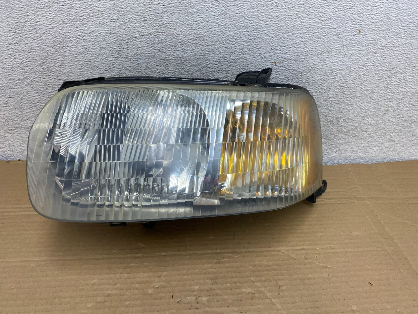 2001 - 2004 Ford Escape Left Driver LH Halogen Headlight AG8926 DW0