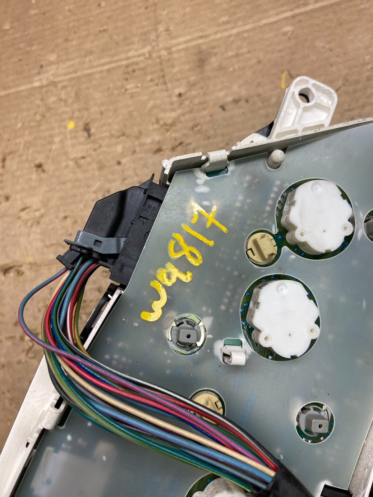 2006 Ford E350 Gauge Speedometer Cluster OEM w9817 DG7
