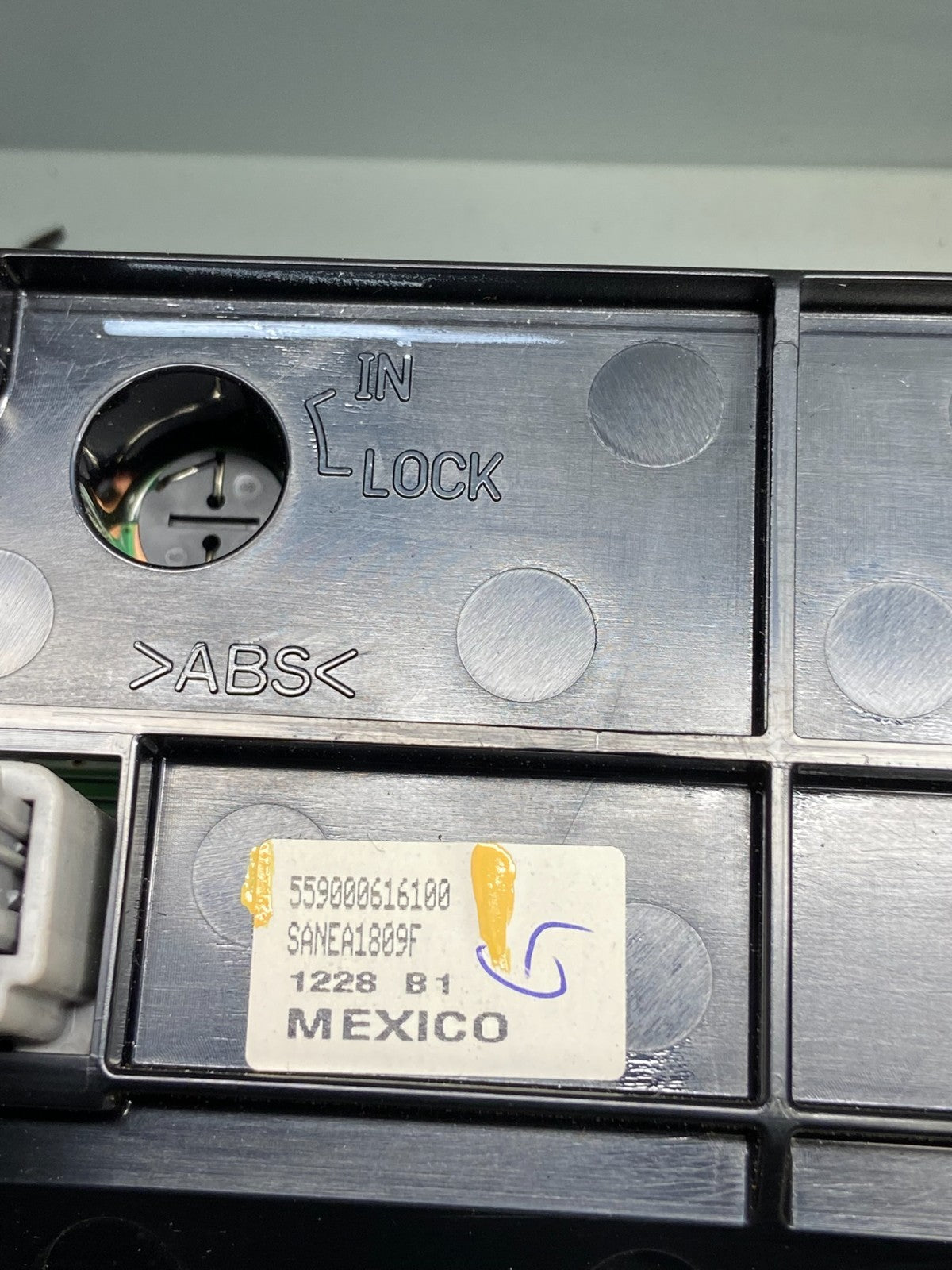 2007-2009 Toyota Camry Radio CD Player Screen Display Climate Control AB2014 DG6