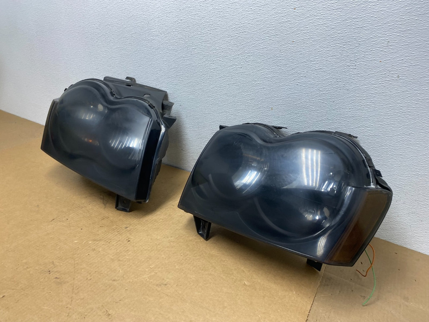2005-2007 Jeep Grand Cherokee Left+Right Halogen Headlights AC1796 DW1