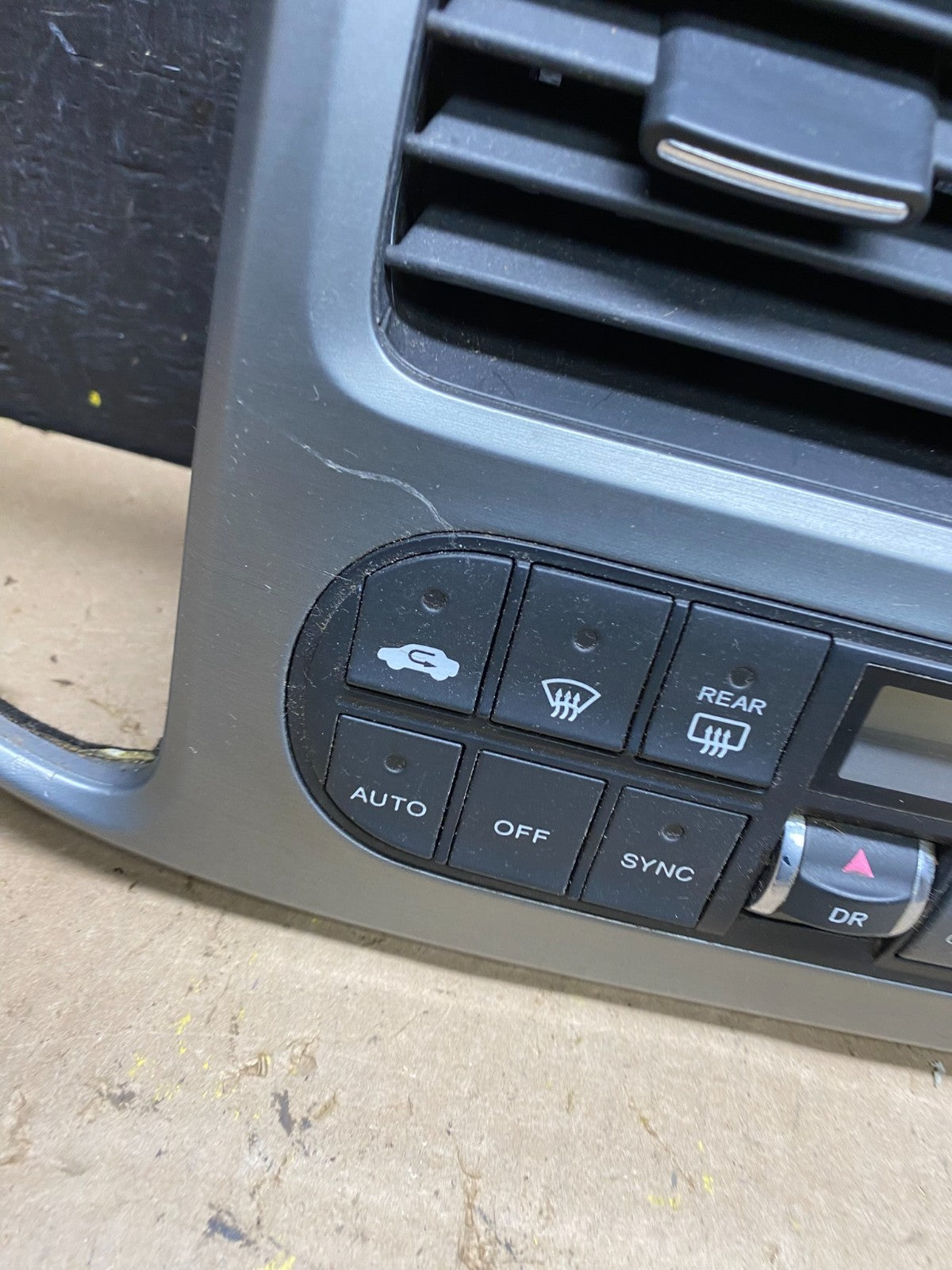 2005 to 2010 Honda Odyssey Radio Climate Control Dash Trim Bezel U5357 DG3