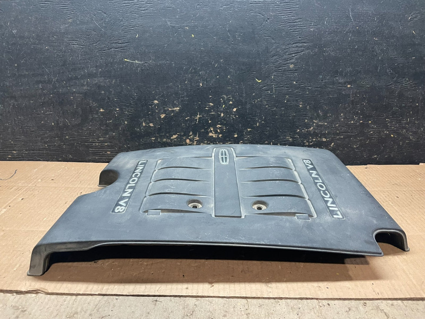 2002 to 2004  Lincoln Navigator 5.4L V8 Engine Motor Cover y1900 DG4