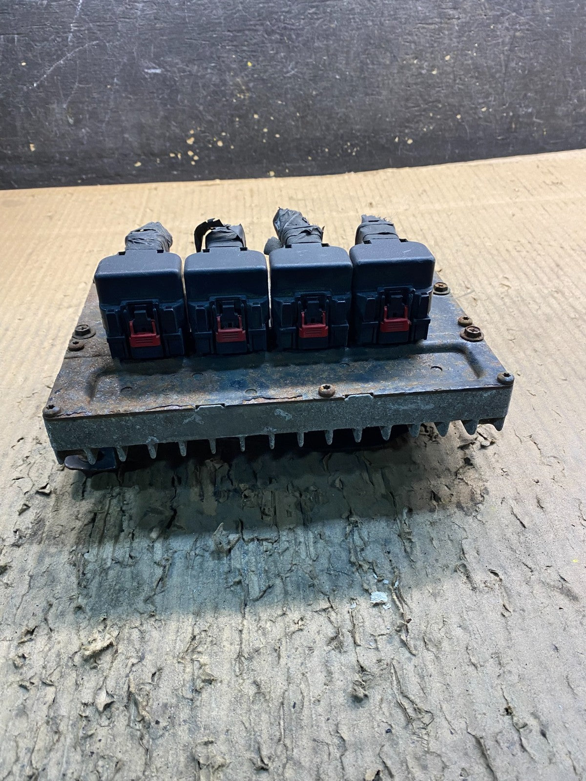 2005 Dodge Caravan Town & Country 3.3L Engine Computer P04748535AE Y1183 DG3