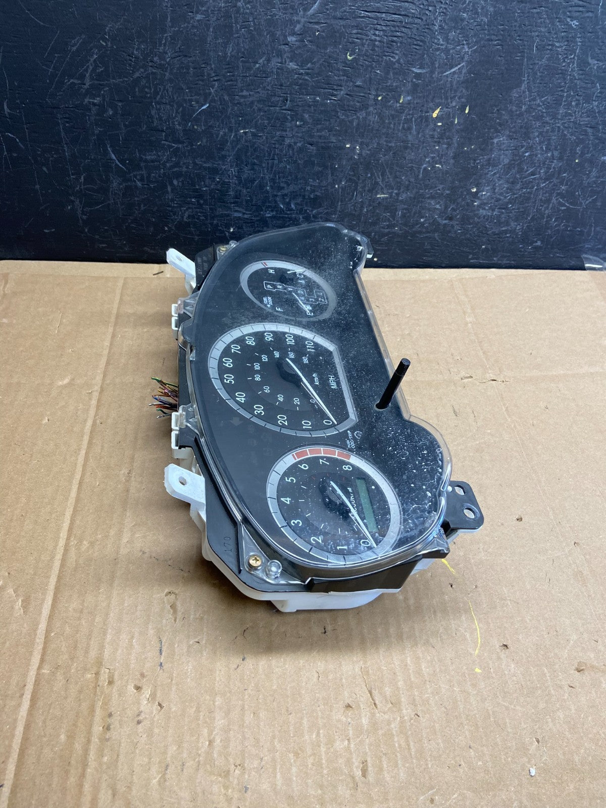 2004 2005 Toyota Sienna Speedometer Cluster Gauge AD2152 DG1