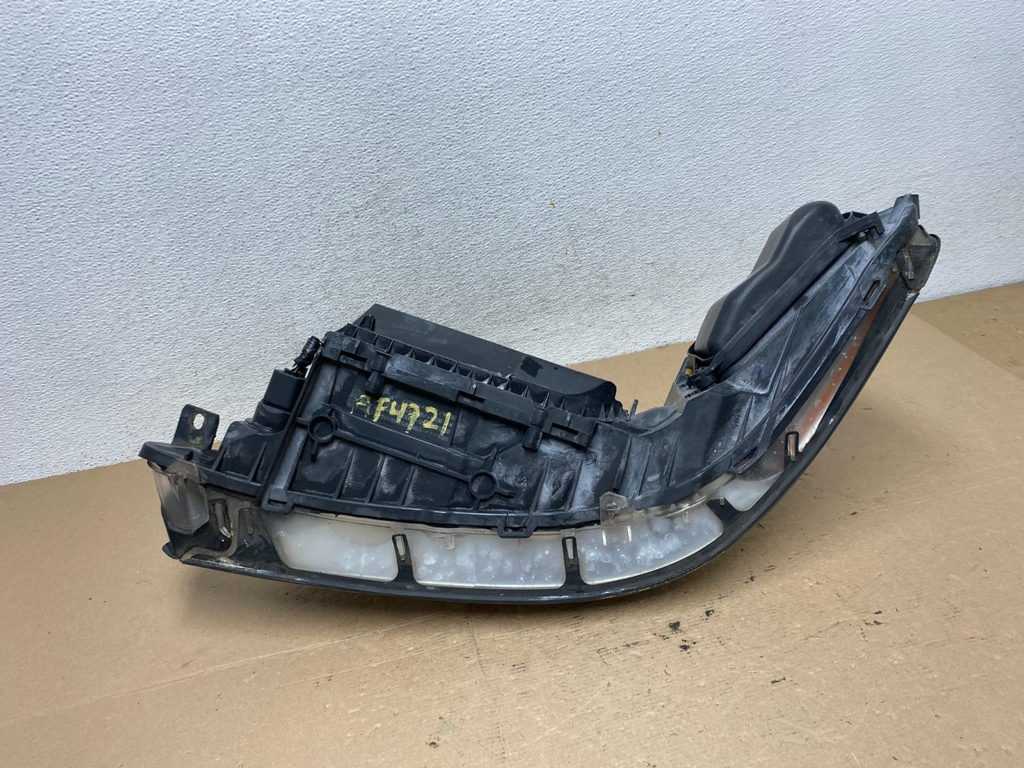 2005 to 2011 Lincoln Town Car Right Passenger Rh Side Headlight AF4721 DW8