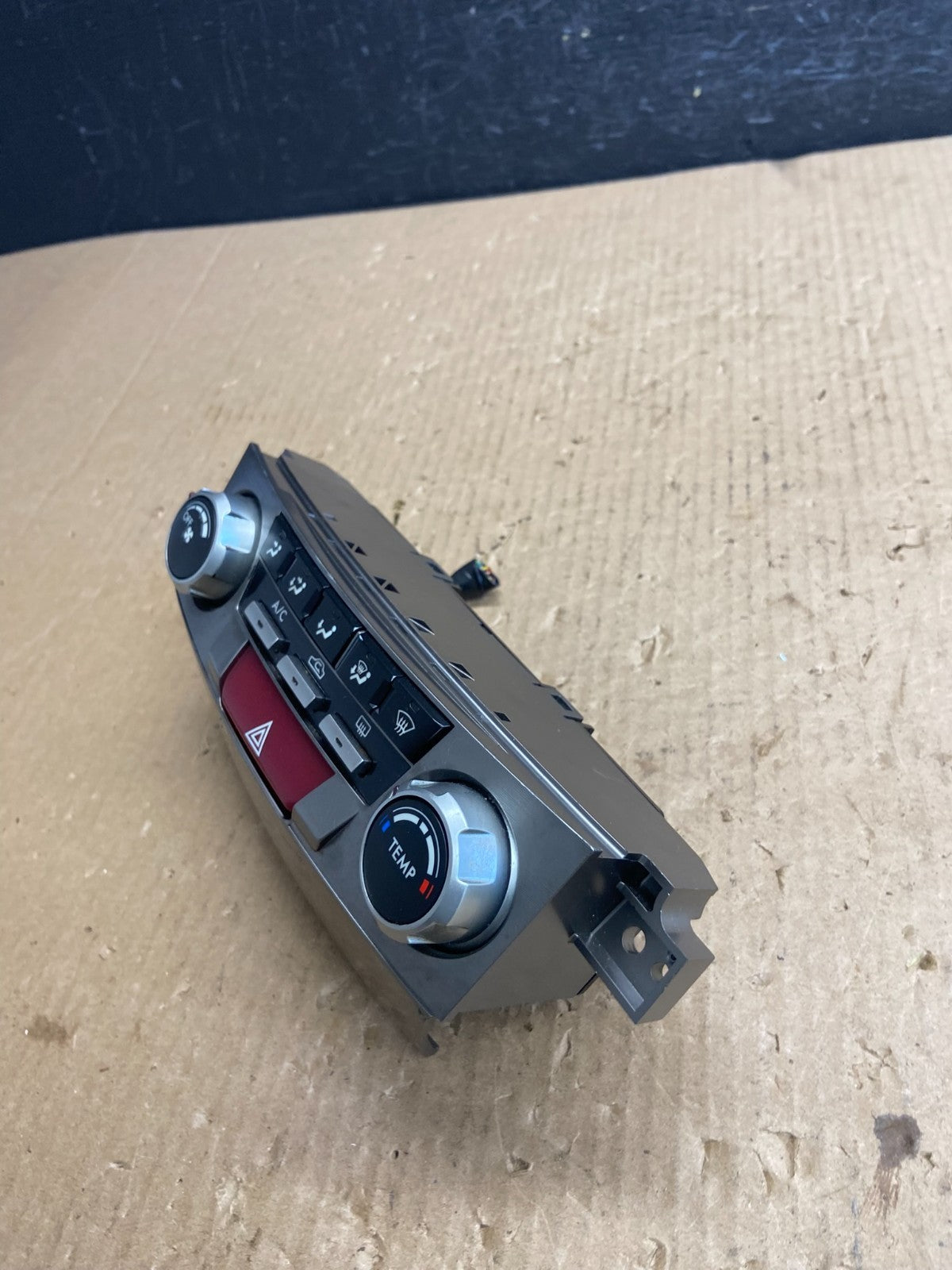 2010 - 2014 Subaru Outback Legacy A/C Heater Climate Control Unit AE3934 DG2