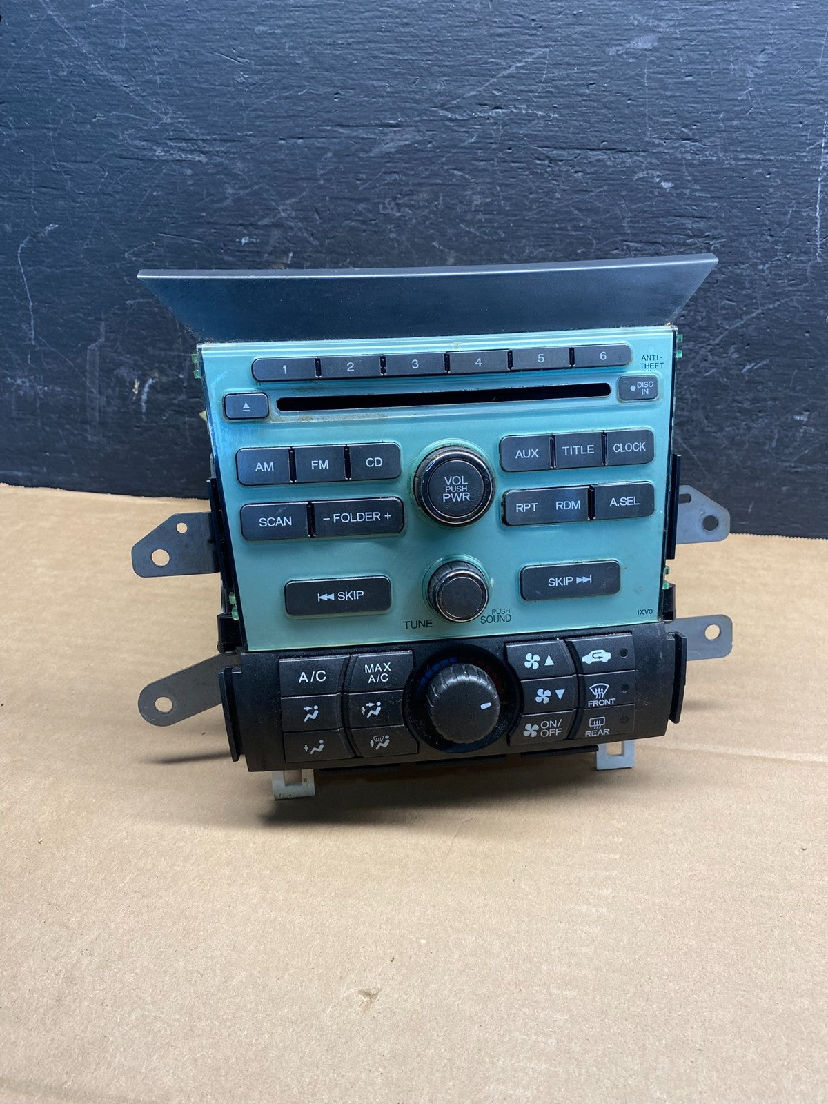 2009 to 2011 Honda Pilot AM FM CD Audio Radio Player Climate Control AD7600 DG0
