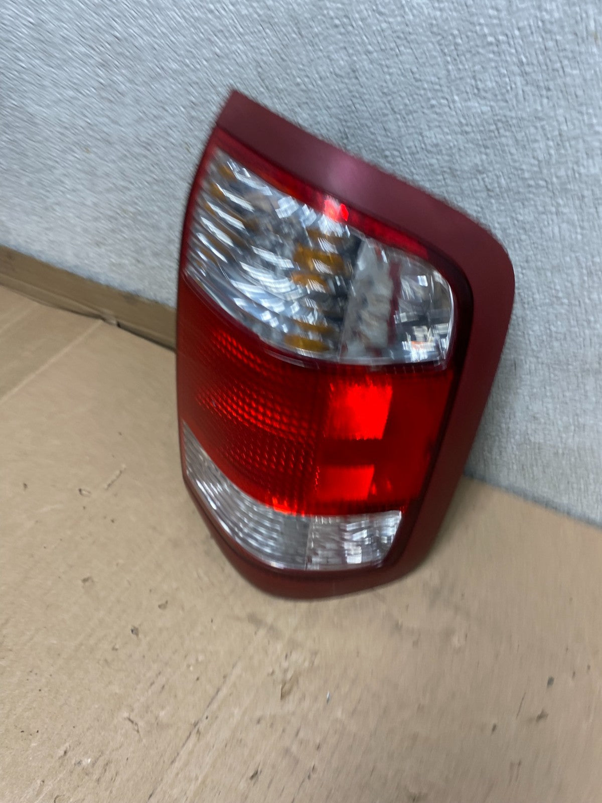 1999 to 2004 Nissan Pathfinder Right Passenger Rh Side Tail light Oem U7111 DW1