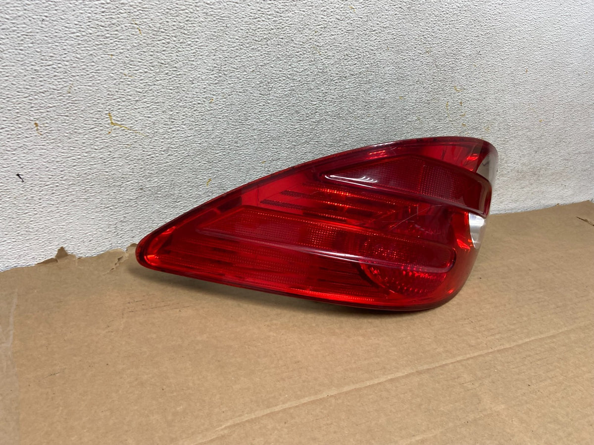 2006 - 2010 Mercedes W251 R-CLASS Right Passenger RH Side Tail Light AH3100 DW1