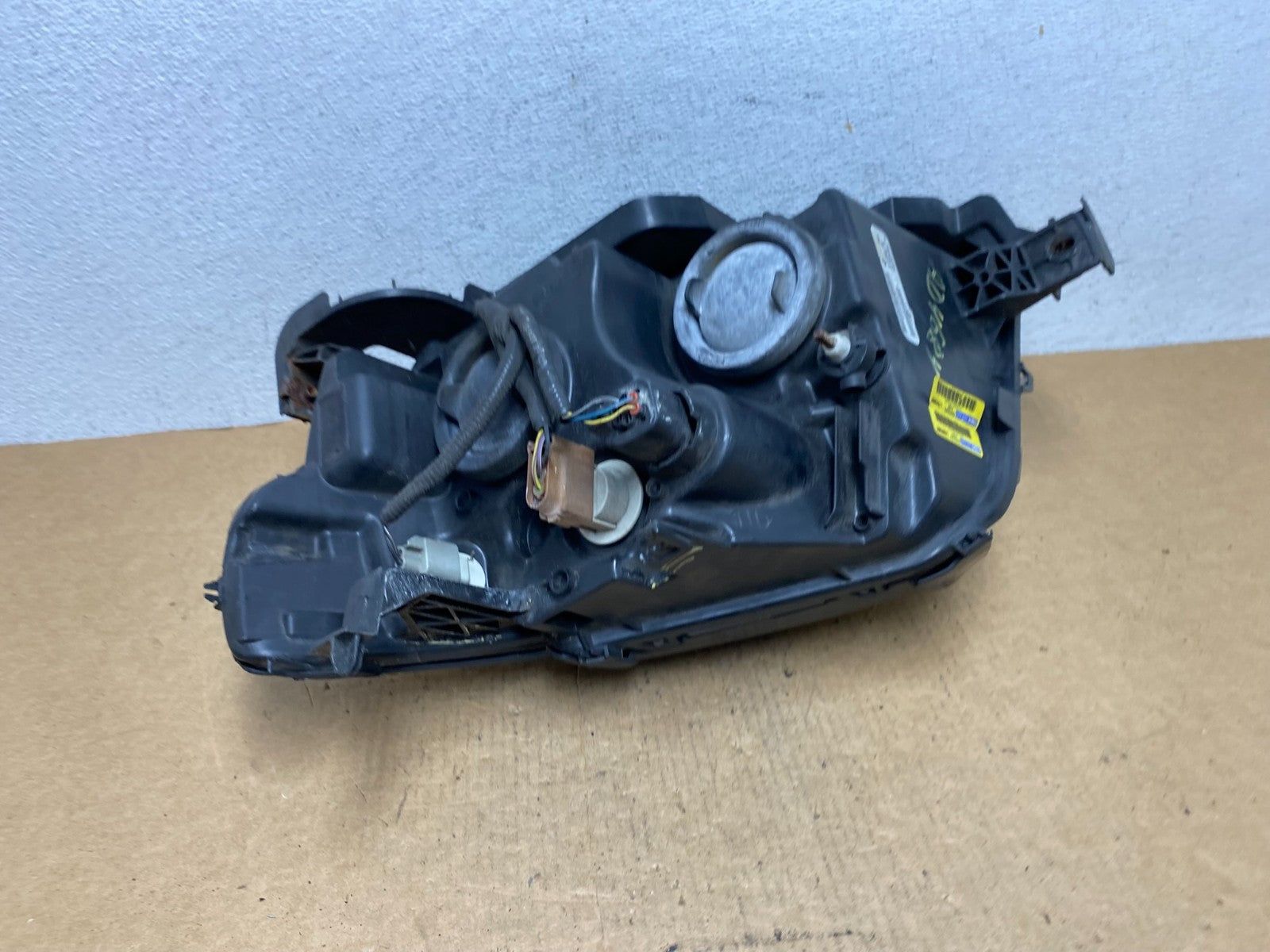 2008 to 2009 Ford Taurus Right Passenger RH Side Halogen Headlight AD4684 DW6