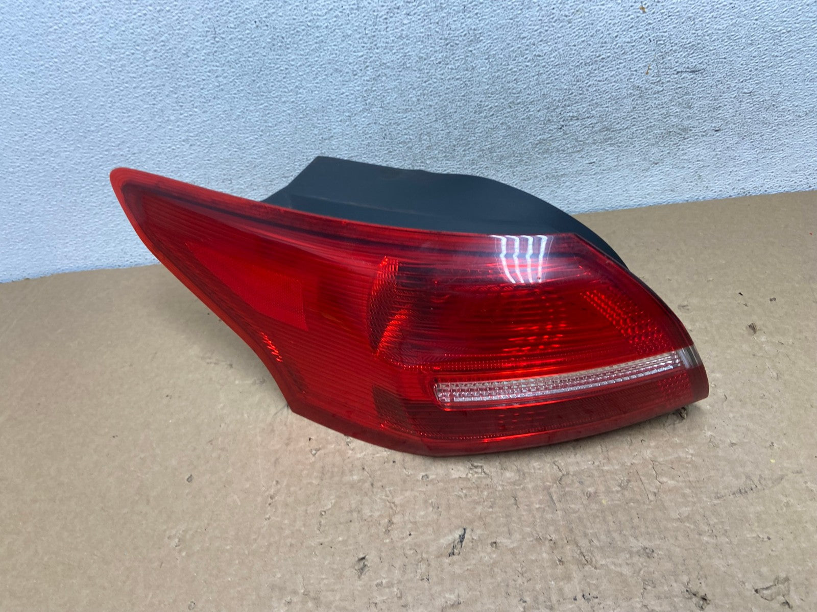 2015 - 2018 Ford Focus Sedan Left Driver LH Tail Light AF8022 LK0