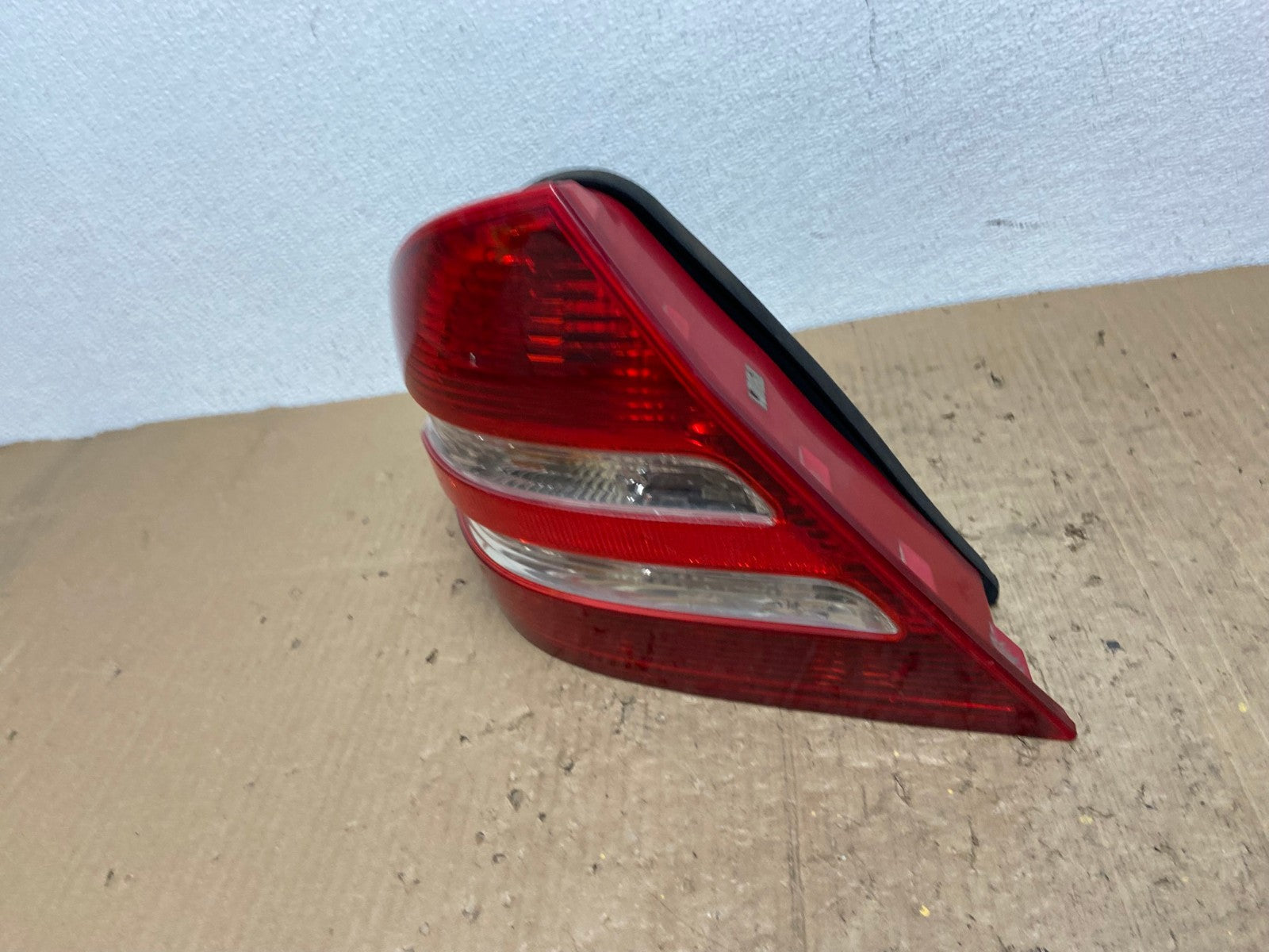 2005-2007 Mercedes-Benz C230 C240 W203 C-Class Left Driver Tail Light AC0079 LK1