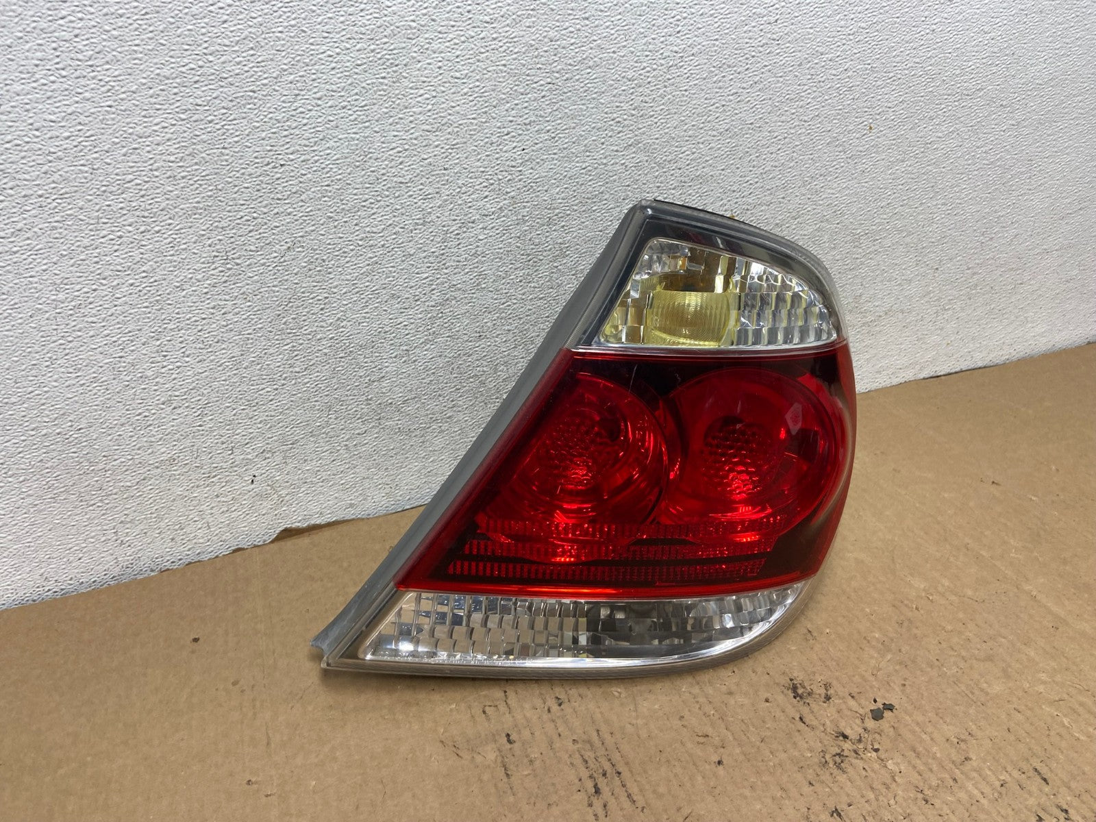 2005 to 2006 Toyota Camry Tail Light Right Passenger Side AG2124 LK2