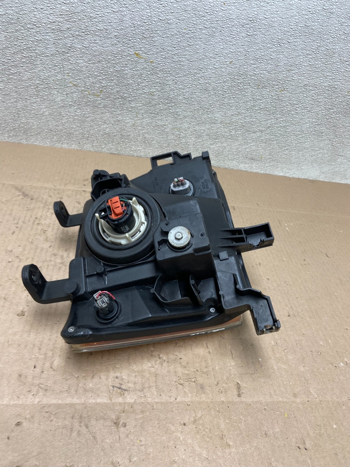 2005 - 2015 Nissan Xterra Driver Left LH Side Headlight Z4070 DW7