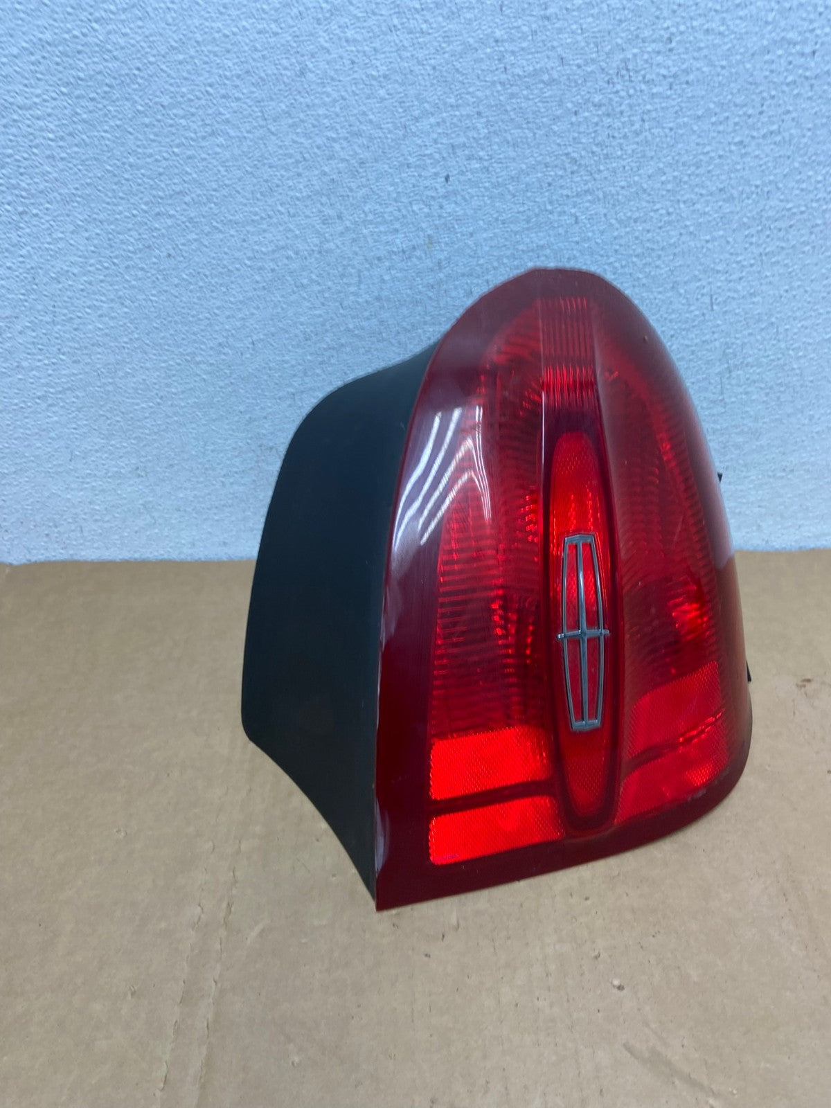 1998 to 2002 Lincoln Town Car Right Passenger RH Tail Light AC8402 LK2
