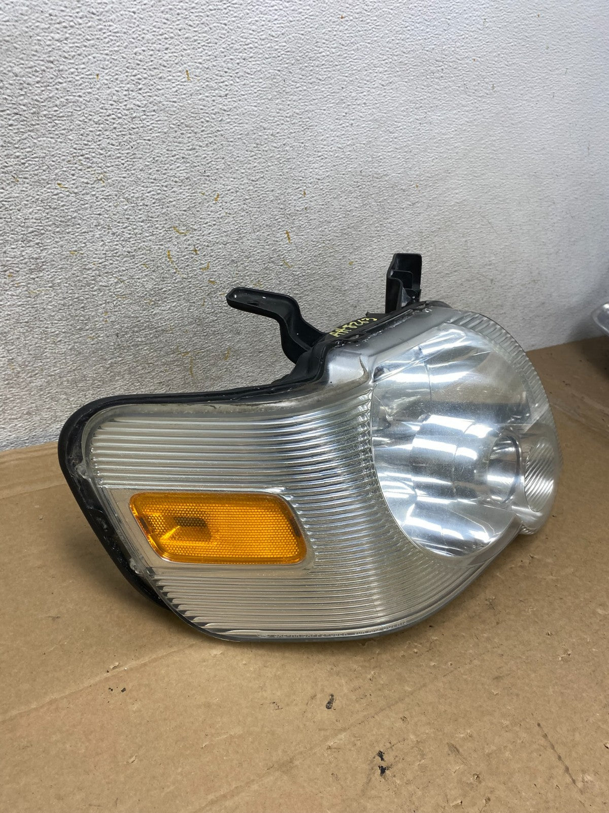 2006 to 2010 Ford Explorer Right Passenger Side Headlight AH8263 DW2
