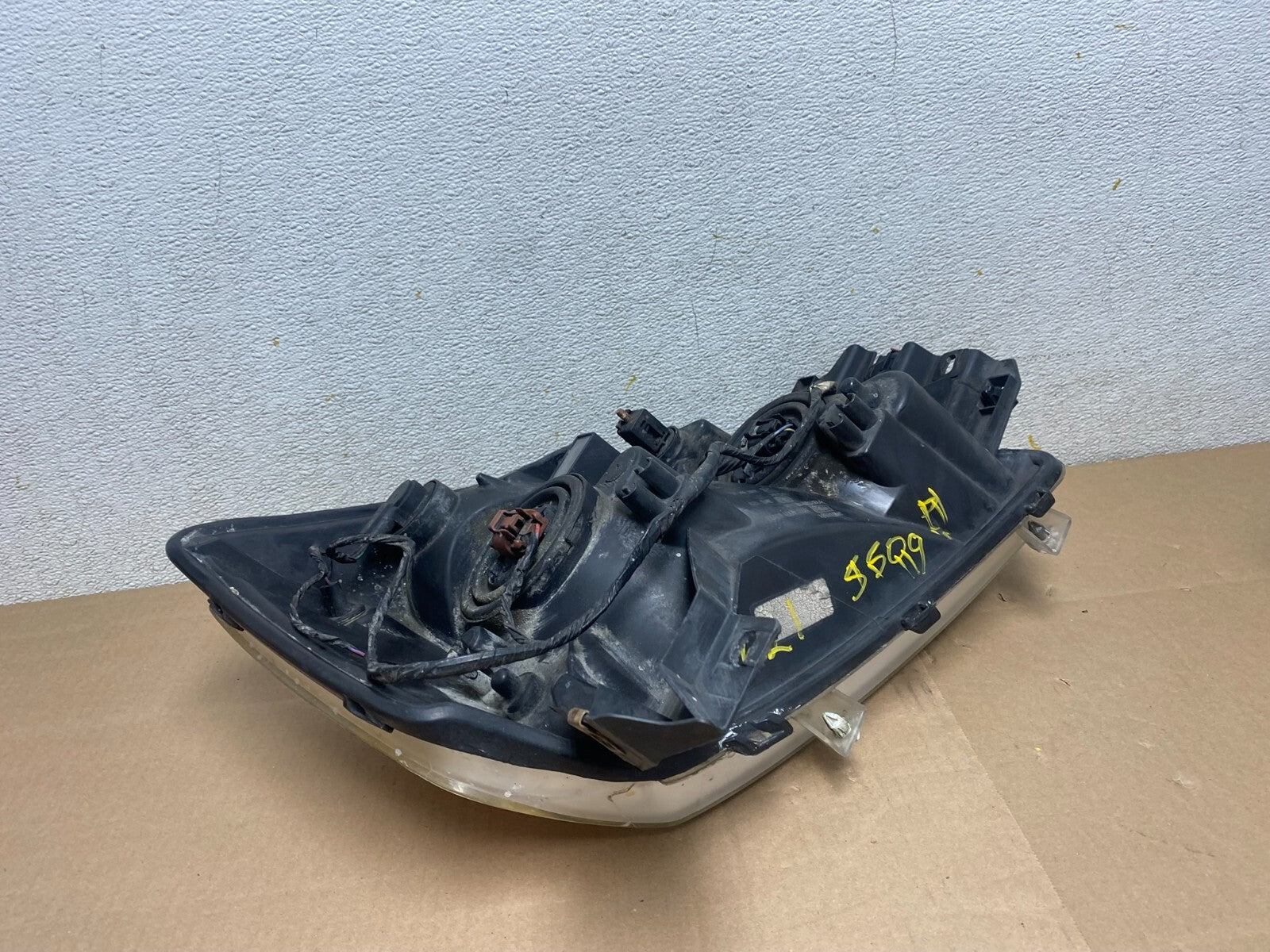 2004 to 2007 Nissan Armada Left Driver Lh Side Headlight Halogen M4621 DW12