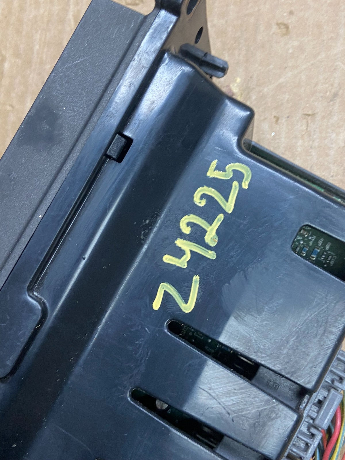 2003 to 2006 Lincoln Town Car OEM Climate Control Panel OEM z4225 DG6