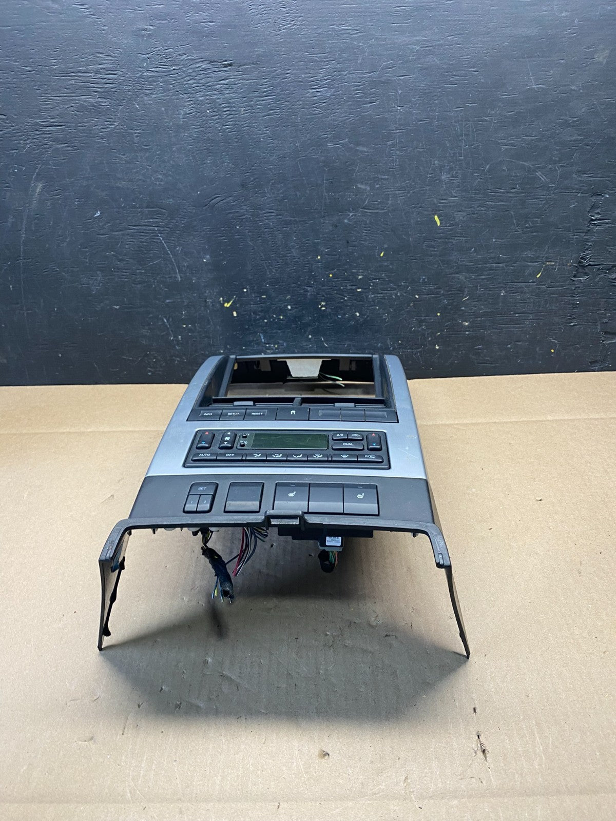 2006 - 2010 Ford Explorer Radio Heater Climate A/C Control Bezel  Trim p3625 DG1