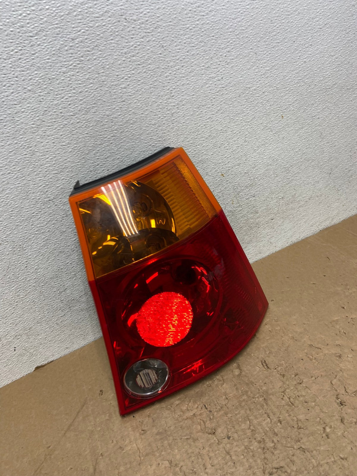 2004 to 2006 Chrysler Pacifica Right Passenger Rh Side Tail Light AG1405 LK2