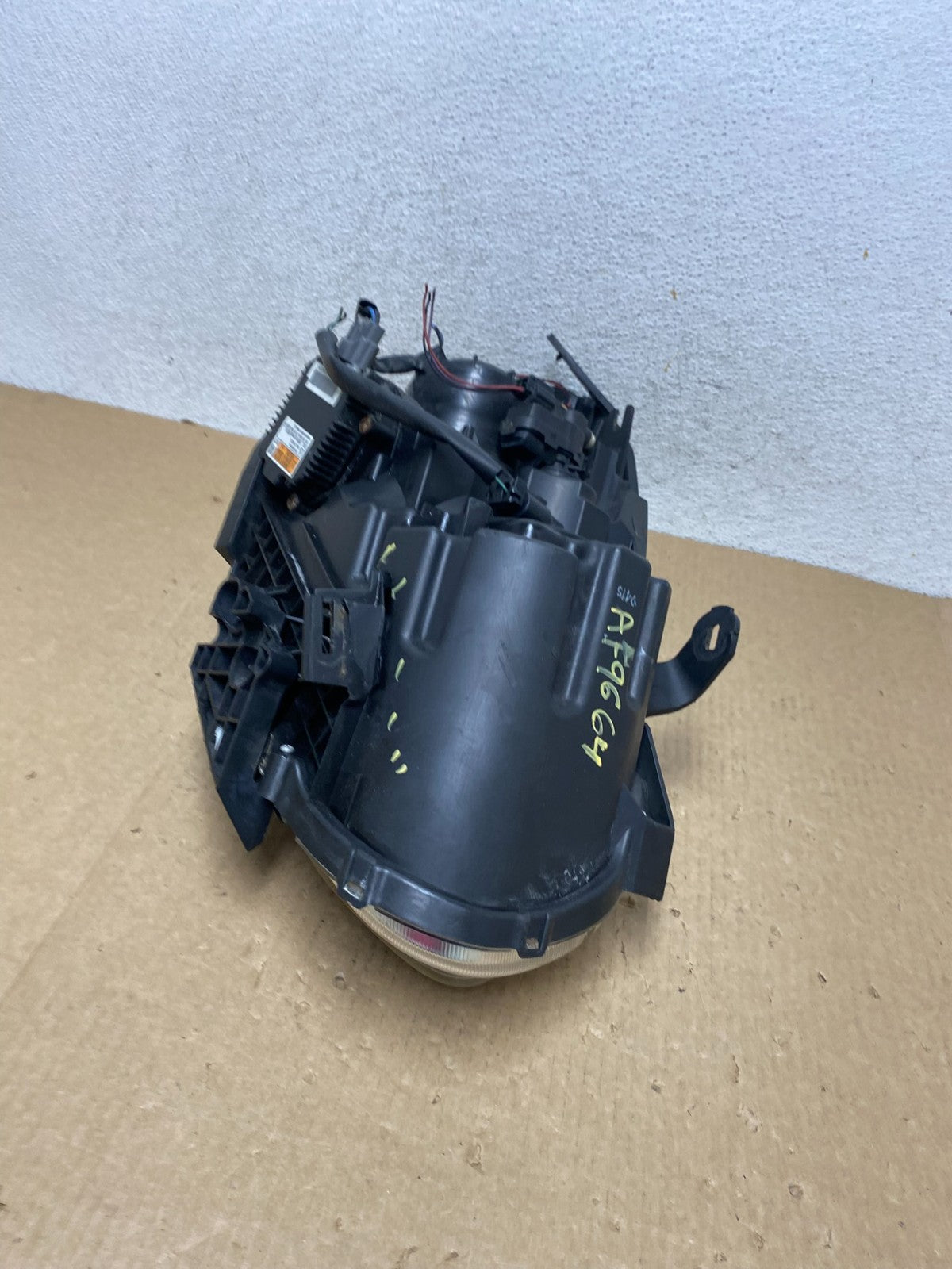 2008 to 2013 Nissan Rogue HID Xenon Headlight Left Driver Lh Side AF9664 DW8