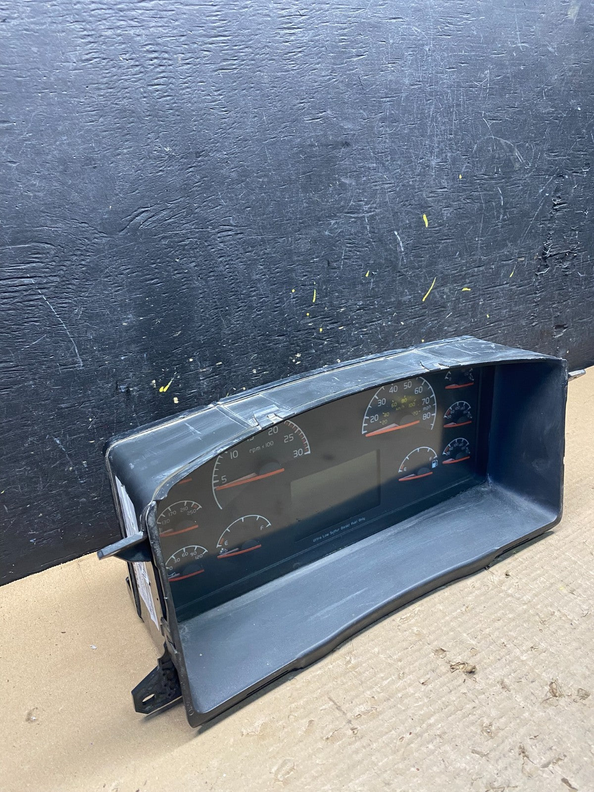 2016 to 2017 Volvo VN Speedometer Cluster Gauge S8831 DG2