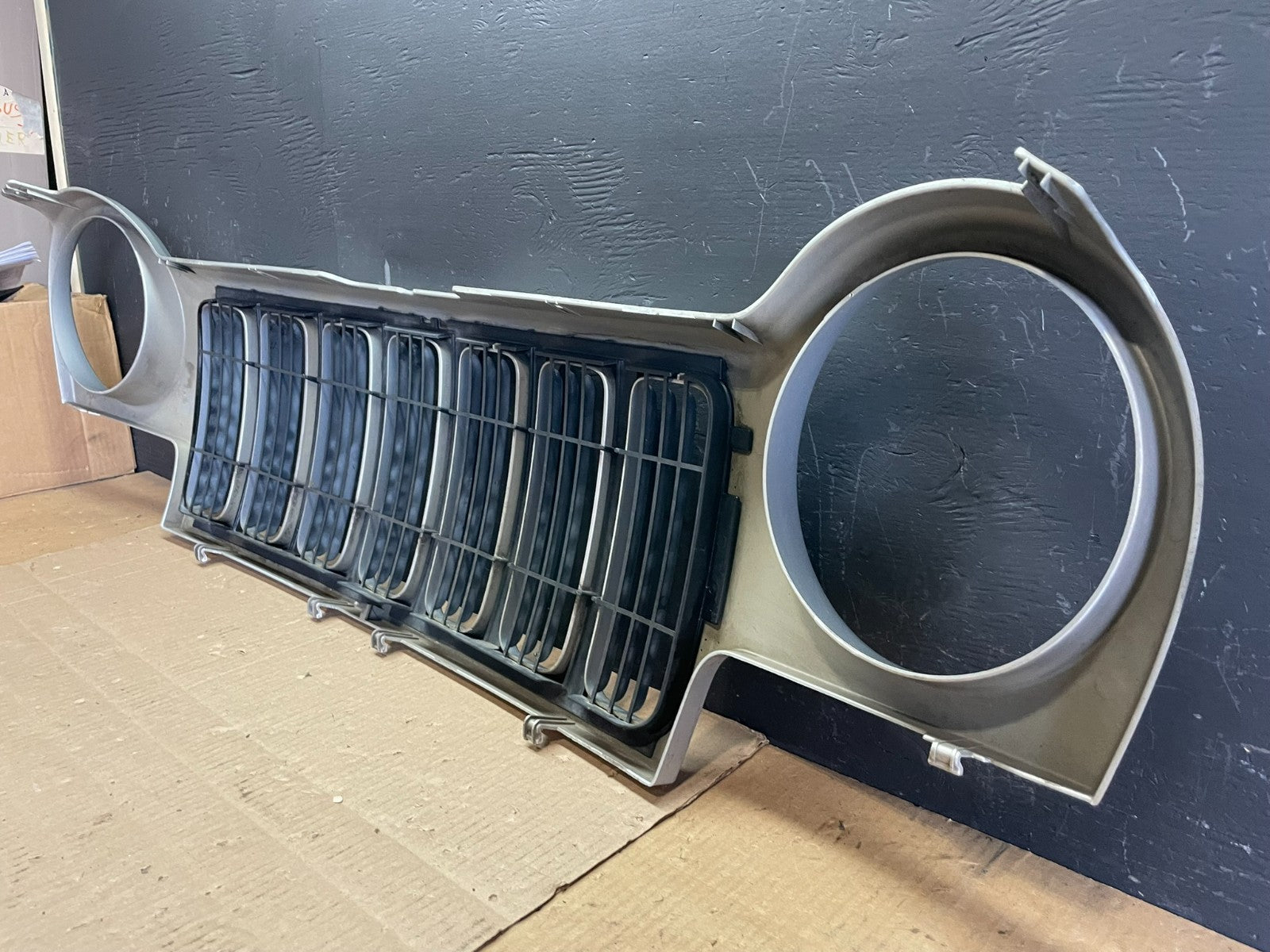 2002 2003 2004 Jeep Liberty Grill Grille Plastic OEM ab7668 DG9