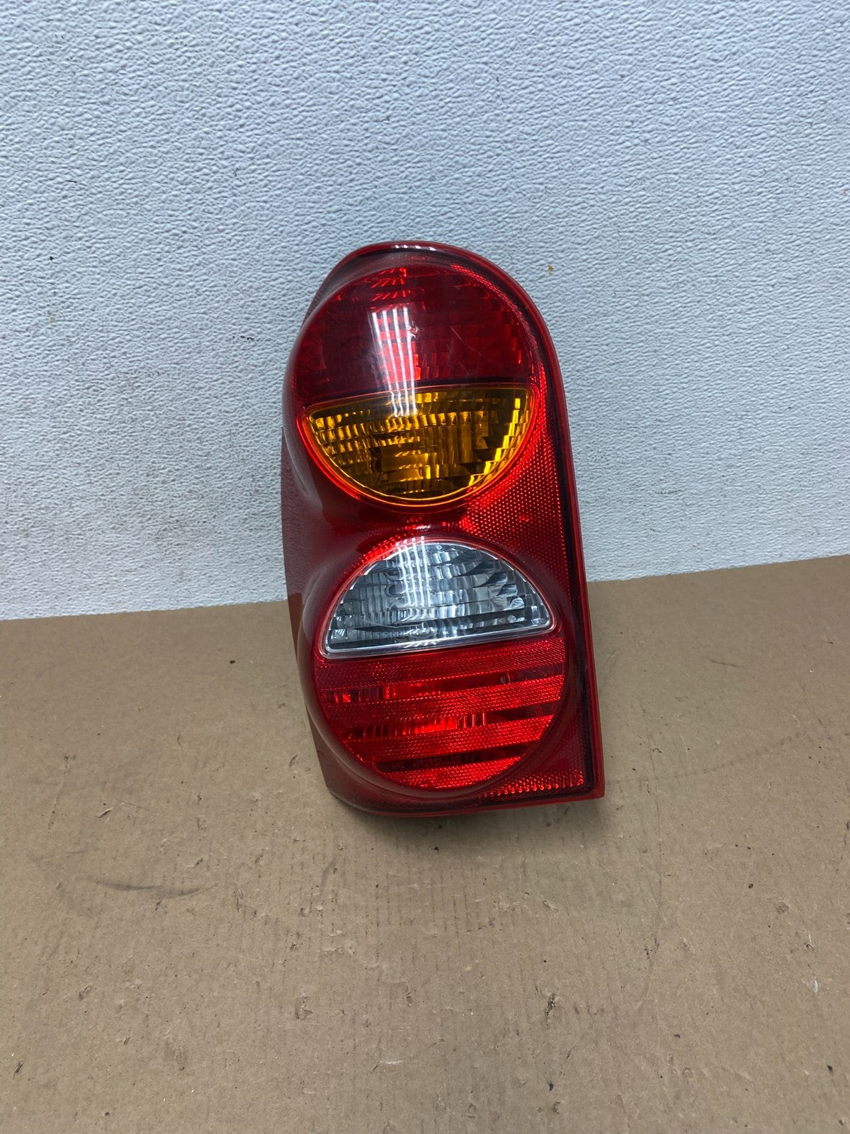 2002 2003 2004 Jeep Liberty Left Driver LH Side Tail Light AD6524 DW0