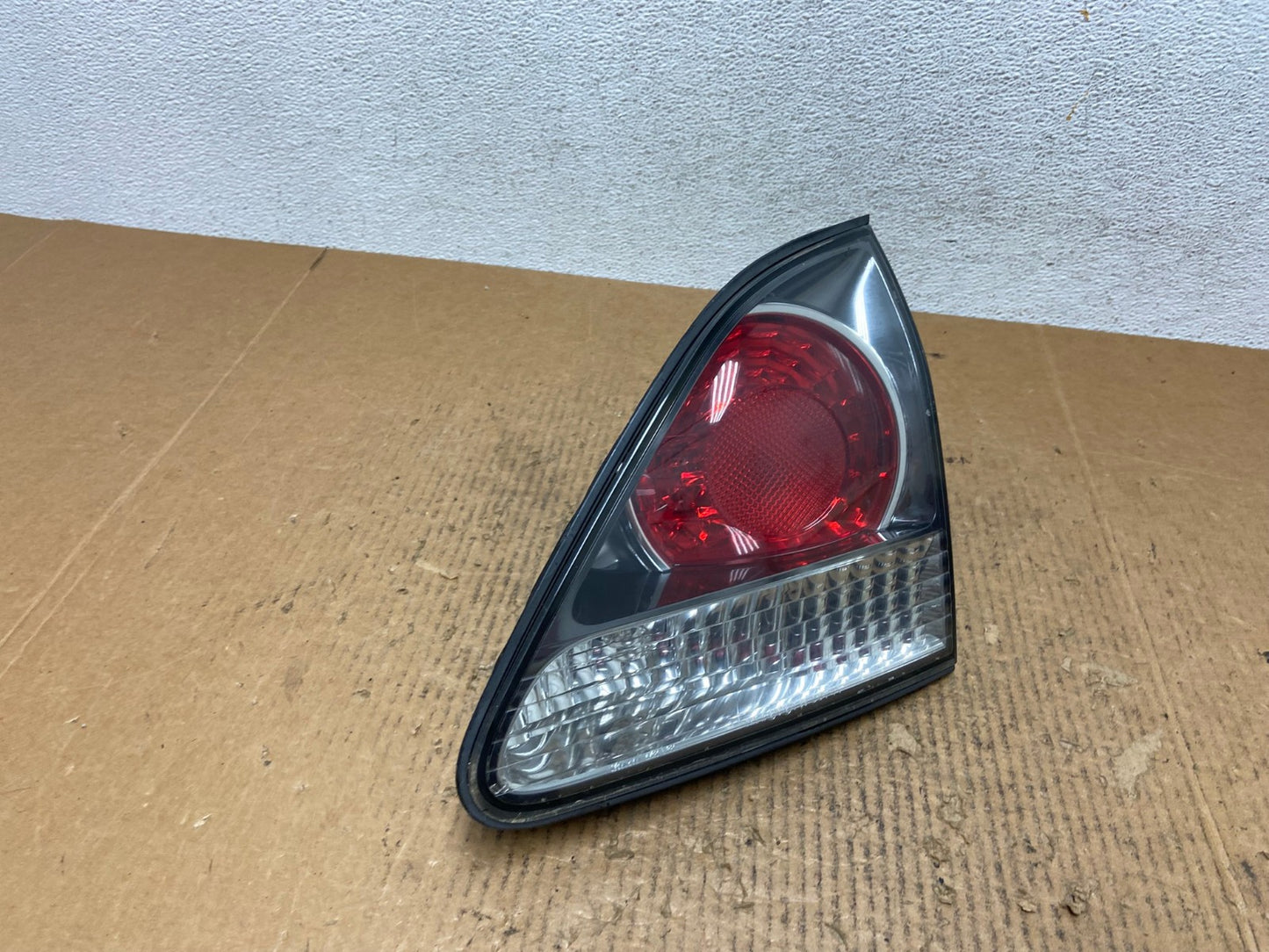 2000-2003 Lexus RX300 Right Passenger Side Rear Inner Tail Light AE2689 LK2