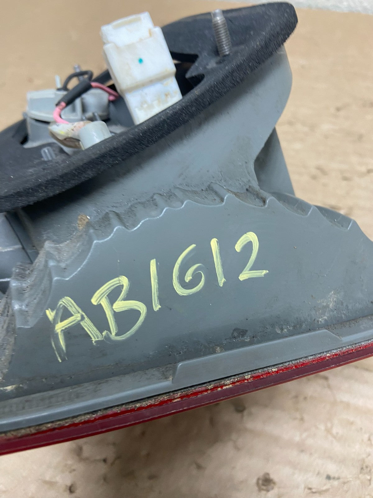 2011 2012 2013 Kia Sorento Right Passenger Inner Tail Light AB1612 DW6