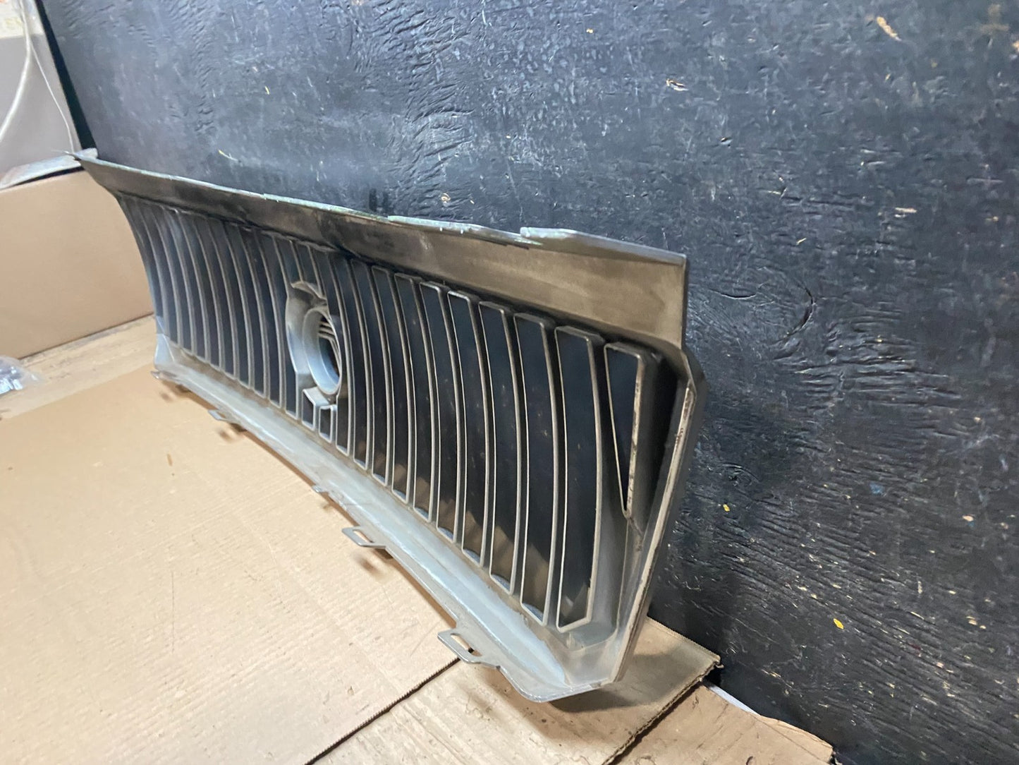 2002 to 2005 Mercury Mountaineer Front Upper Grill Grille Oem W5680 DG8